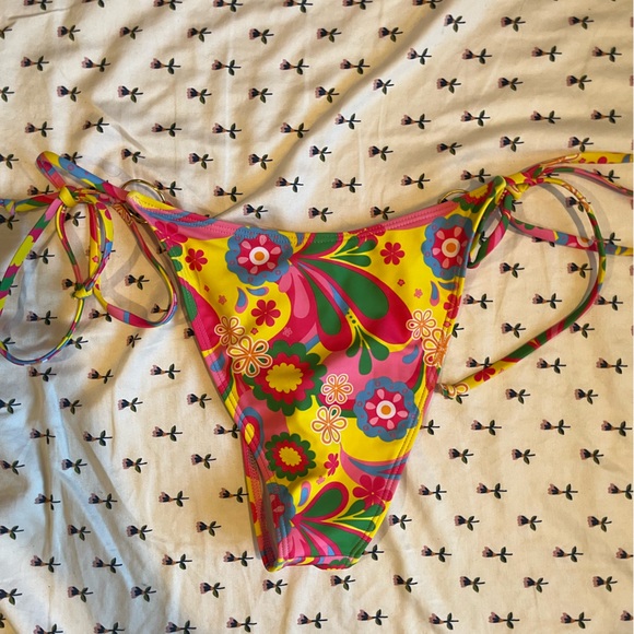 Summer Floral Bikini Set - Picture 2 of 6